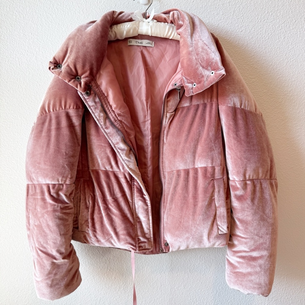 Chic Velvet Puffer Jacket in Blush Pink